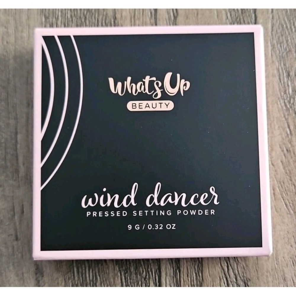 What's Up Beauty Wind Dancer Pressed Setting Powder – Light – 9g / 0.32oz